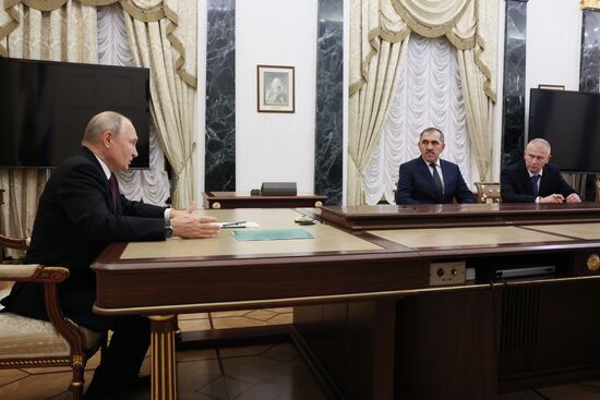 Президент РФ В. Путин провел встречу с Ю.-Б. Евкуровым и А. Трошевым