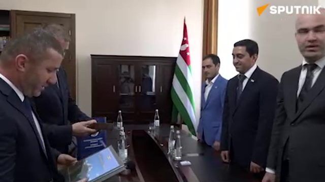 Спикер парламента Абхазии встретился с парламентариями РЮО, прибывшими на празднование 30-летия Победы и Независимости Абхазии