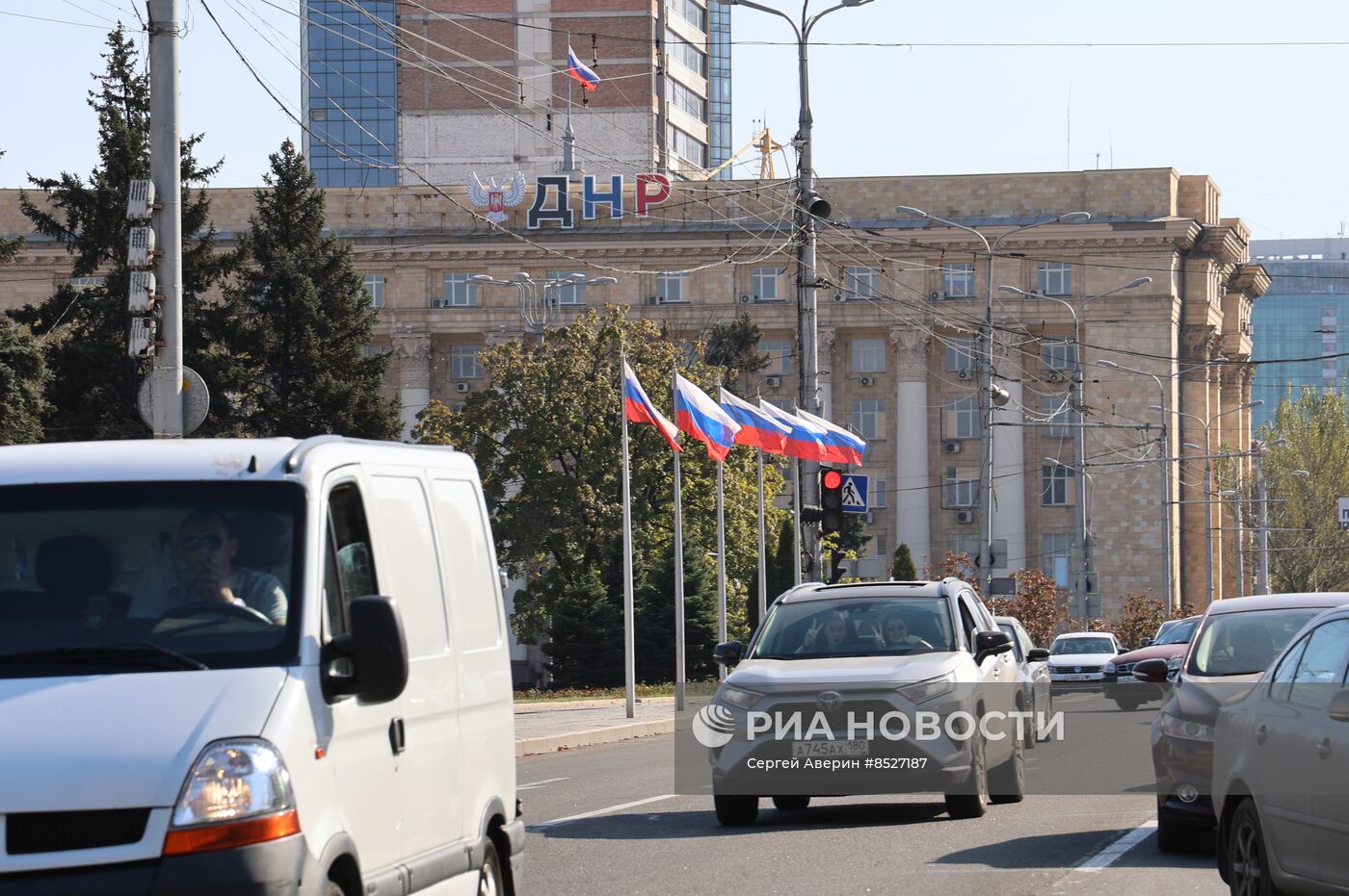 Подготовка к празднованию Дня воссоединения новых регионов с Россией в ДНР