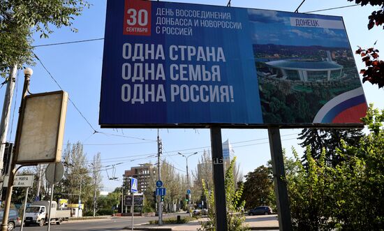 Подготовка к празднованию Дня воссоединения новых регионов с Россией в ДНР