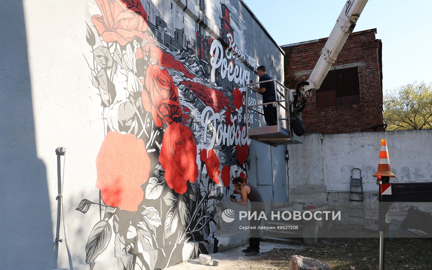 Подготовка к празднованию Дня воссоединения новых регионов с Россией в ДНР