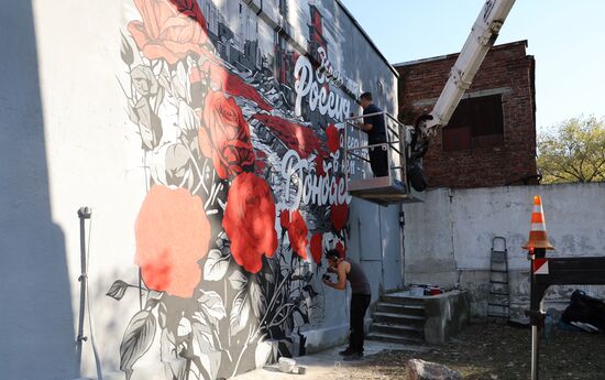 Подготовка к празднованию Дня воссоединения новых регионов с Россией в ДНР