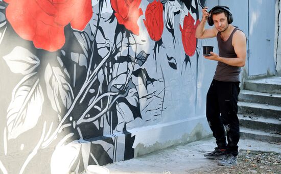 Подготовка к празднованию Дня воссоединения новых регионов с Россией в ДНР