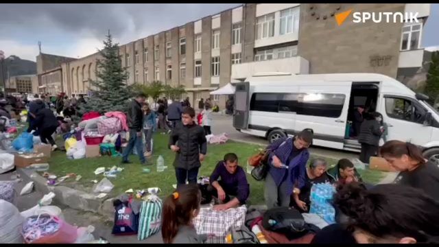 Поток вынужденных переселенцев из Нагорного Карабаха в Горис не прекращается