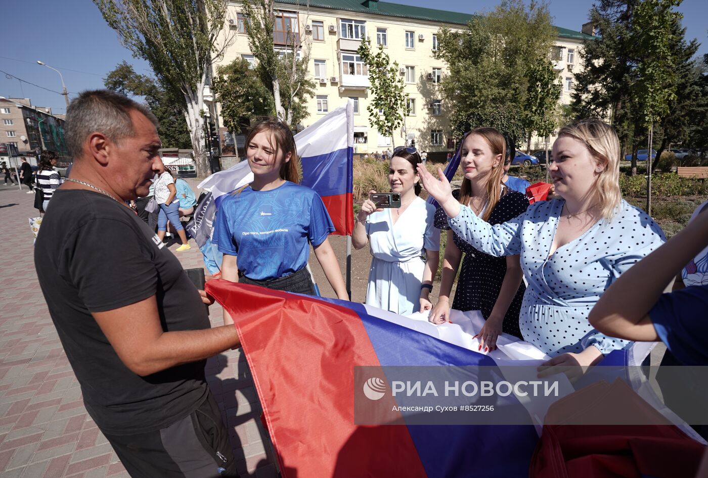 Подготовка к празднованию Дня воссоединения новых регионов с Россией в ДНР