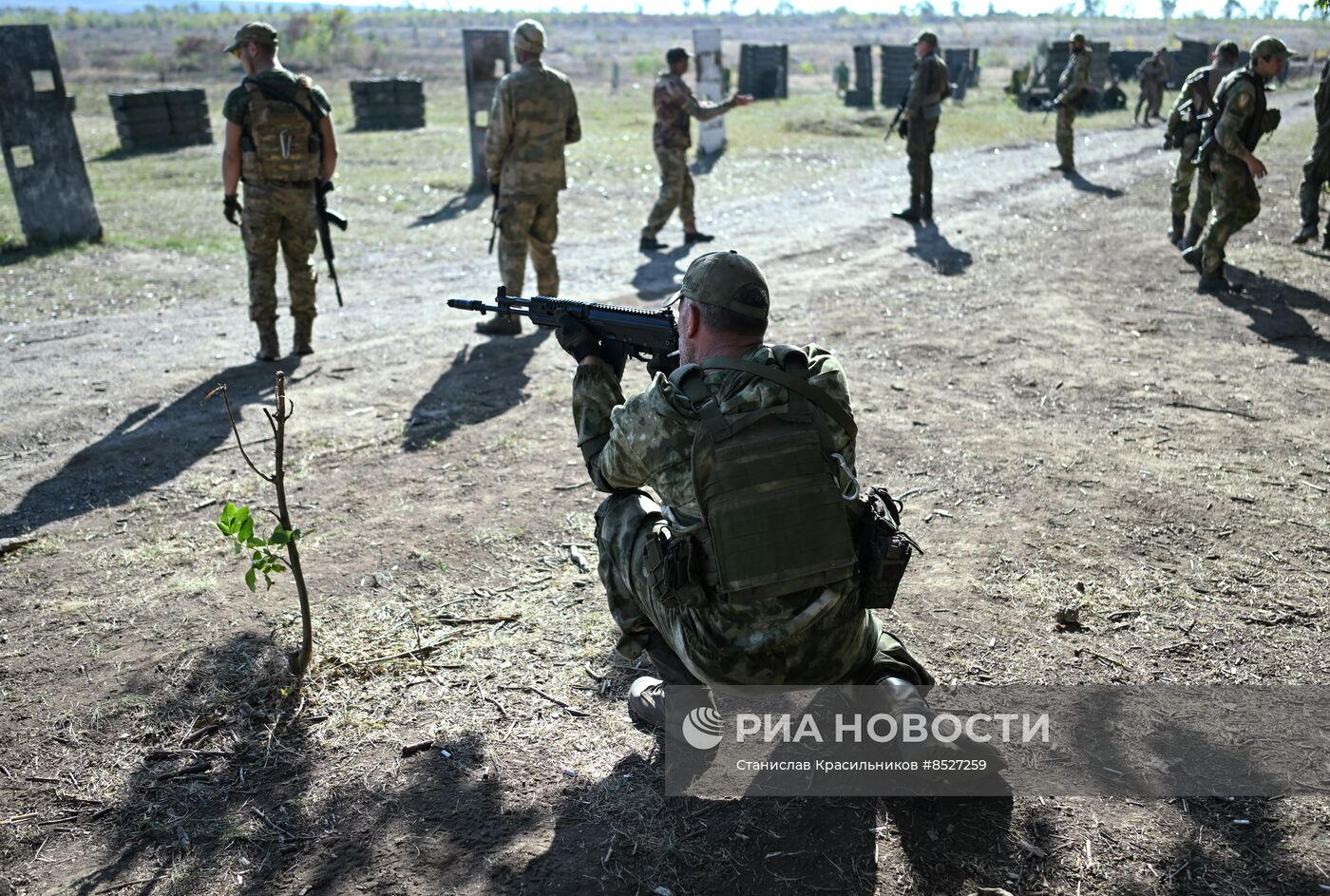 Подготовка бойцов разведывательно-десантно-штурмового батальона "Волки"