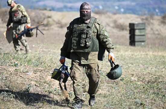 Подготовка бойцов разведывательно-десантно-штурмового батальона "Волки"