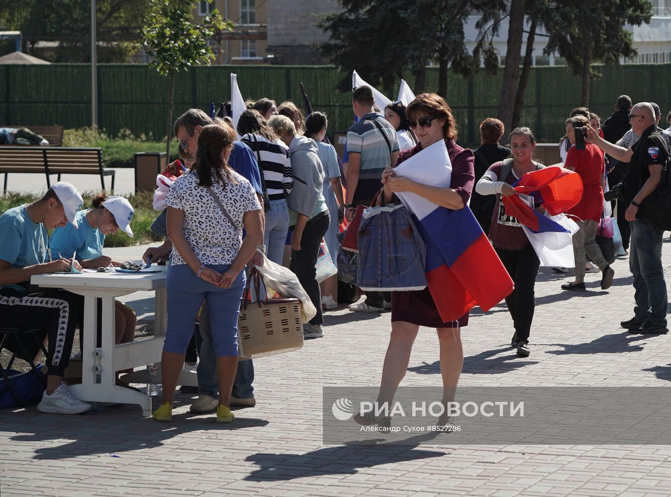 Подготовка к празднованию Дня воссоединения новых регионов с Россией в ДНР