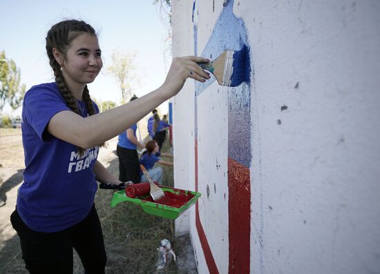 Подготовка к празднованию Дня воссоединения новых регионов с Россией в ДНР