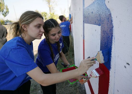 Подготовка к празднованию Дня воссоединения новых регионов с Россией в ДНР