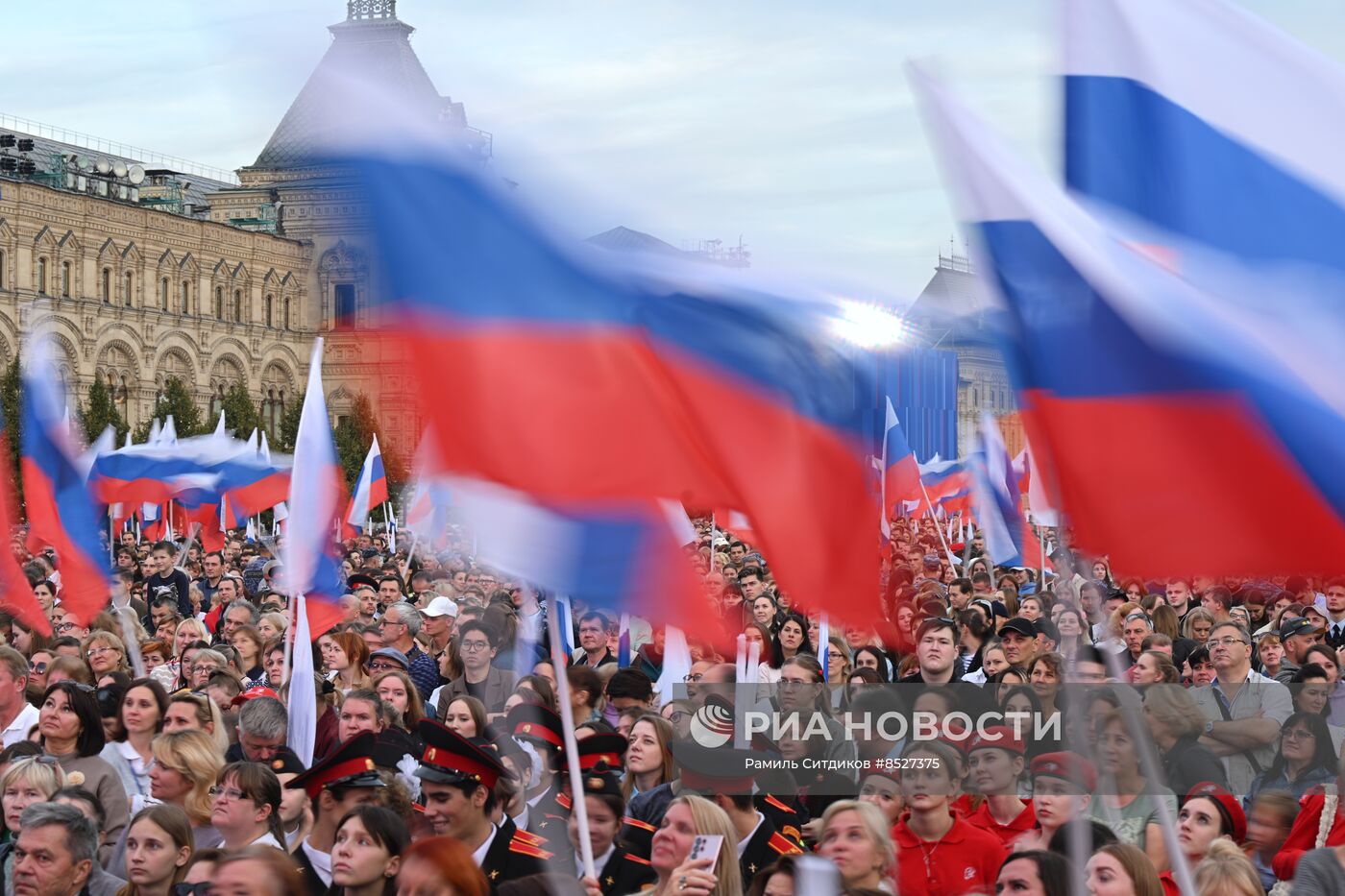 Праздничный концерт "Одна страна, одна семья, одна Россия!" на Красной площади