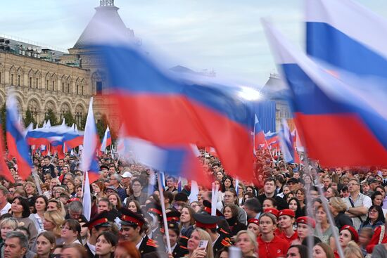 Праздничный концерт "Одна страна, одна семья, одна Россия!" на Красной площади