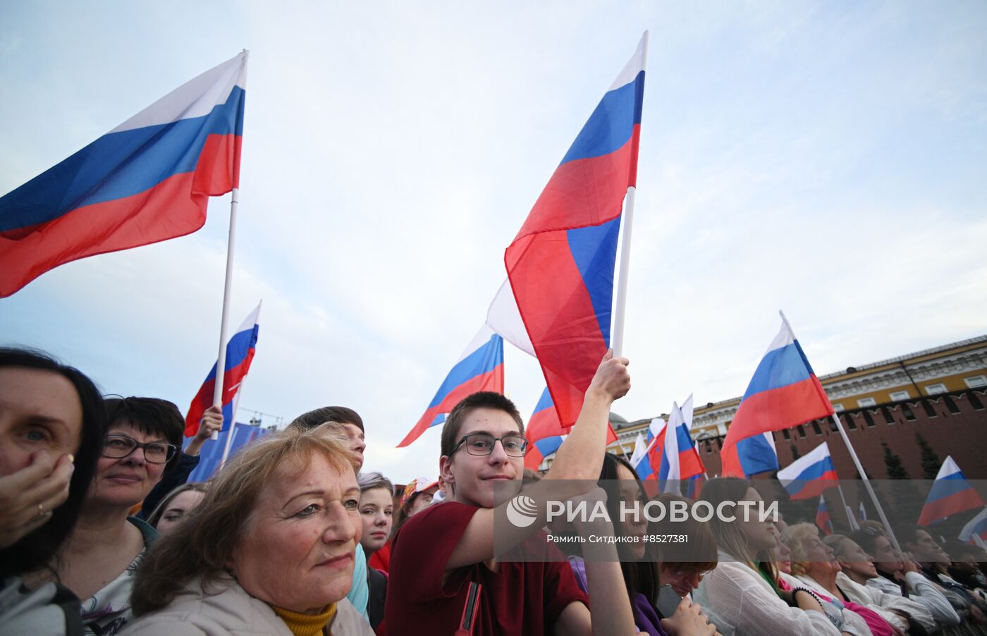 Праздничный концерт "Одна страна, одна семья, одна Россия!" на Красной площади