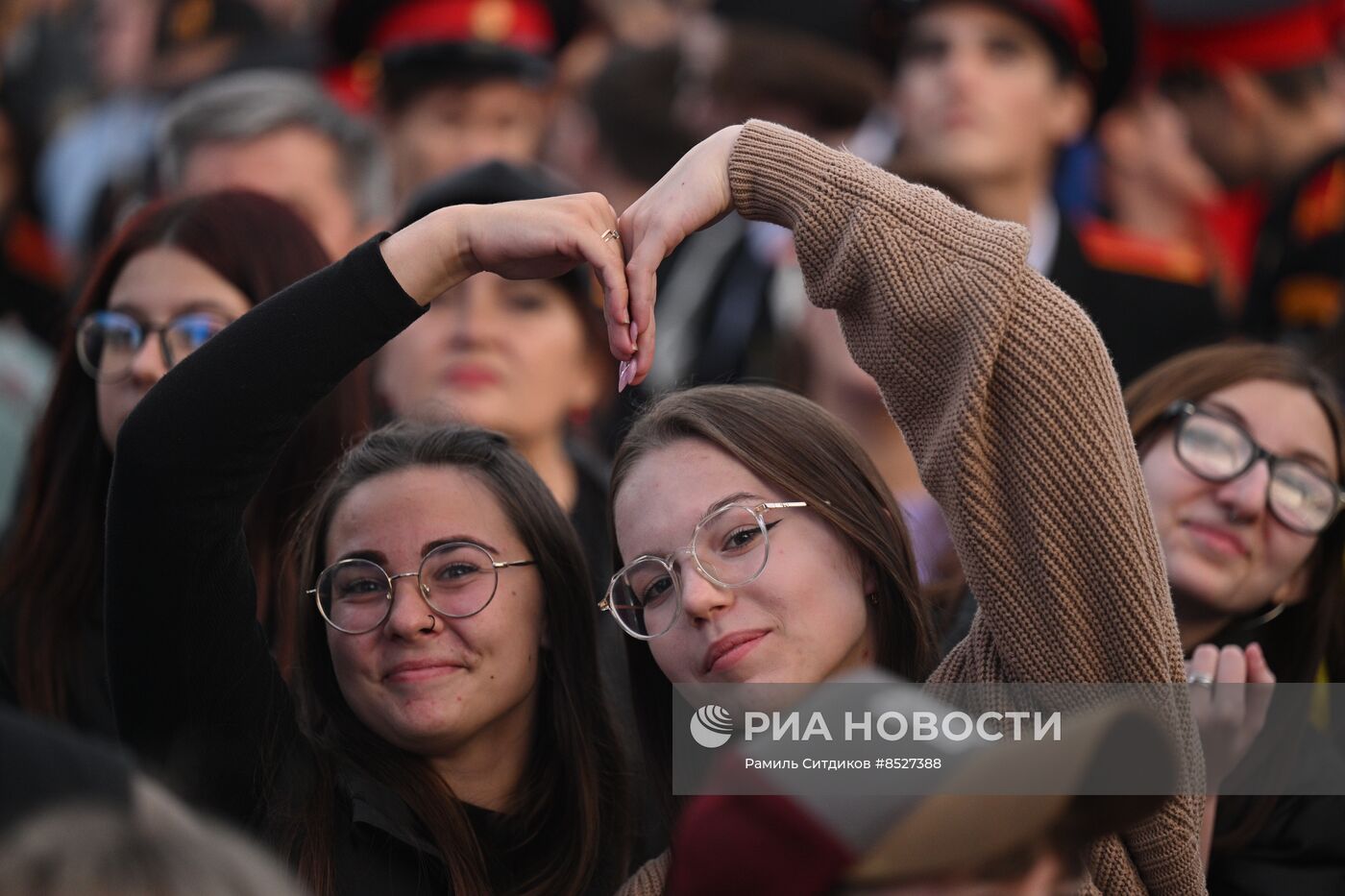 Праздничный концерт "Одна страна, одна семья, одна Россия!" на Красной площади