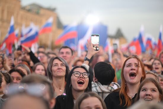 Праздничный концерт "Одна страна, одна семья, одна Россия!" на Красной площади