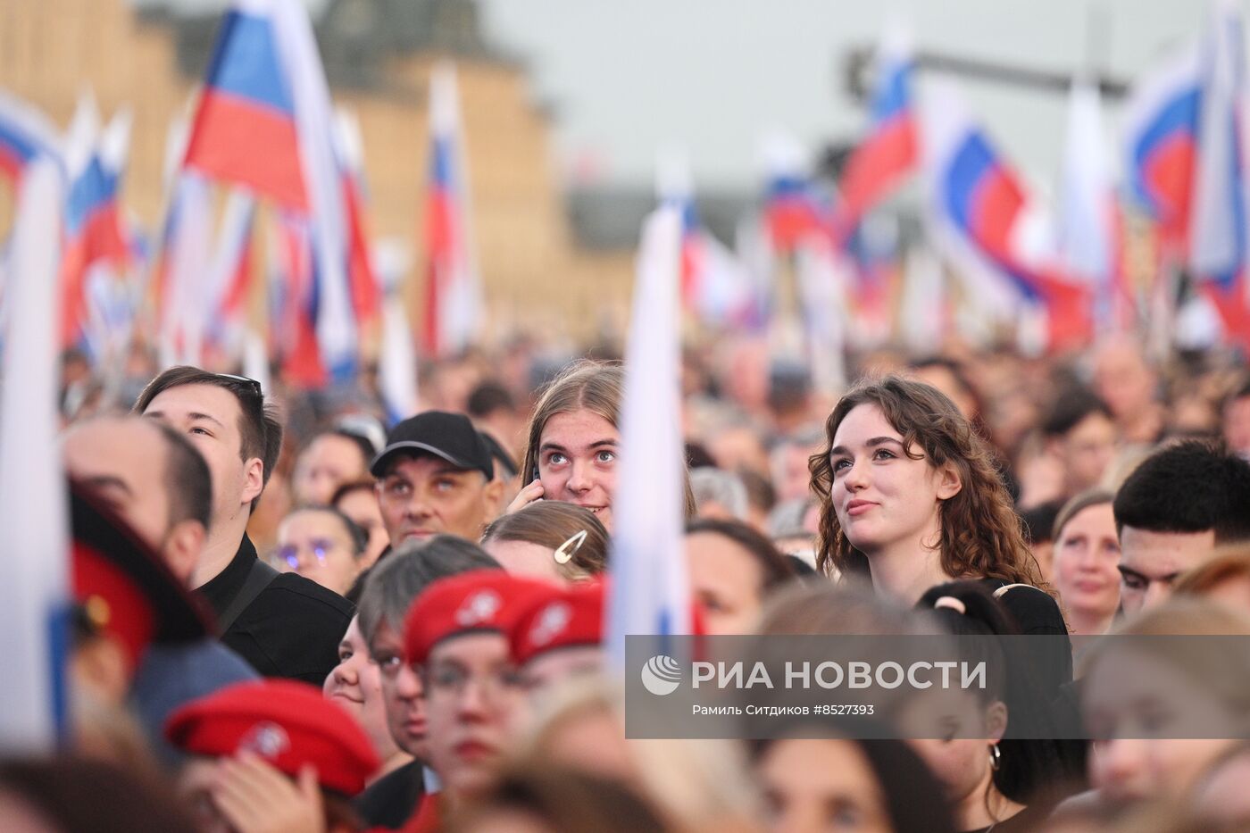 Праздничный концерт "Одна страна, одна семья, одна Россия!" на Красной площади