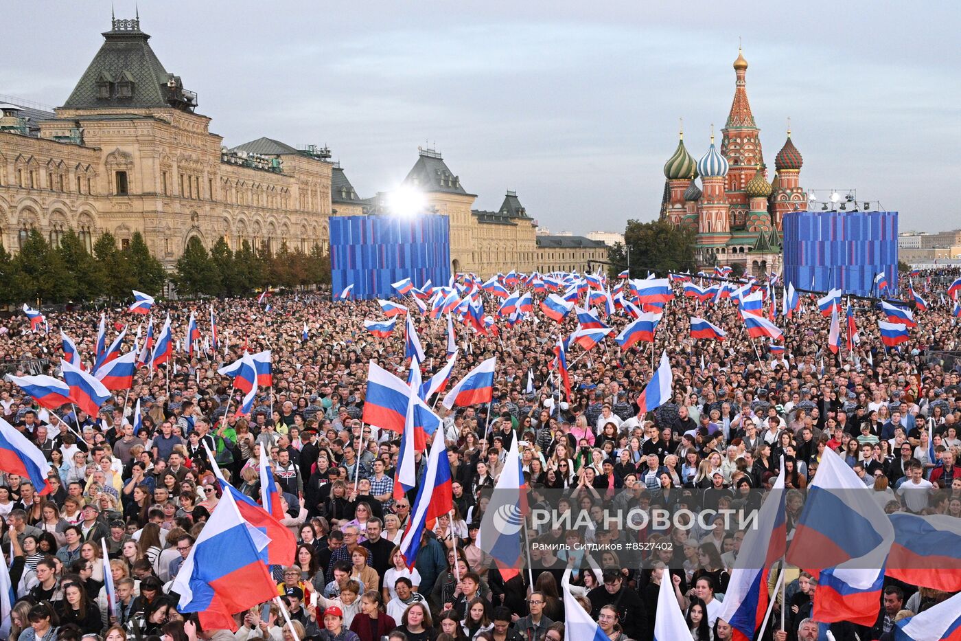 Праздничный концерт "Одна страна, одна семья, одна Россия!" на Красной площади