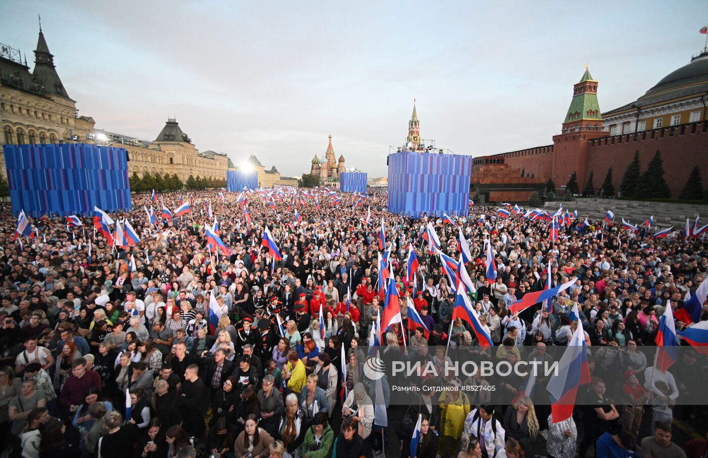 Праздничный концерт "Одна страна, одна семья, одна Россия!" на Красной площади