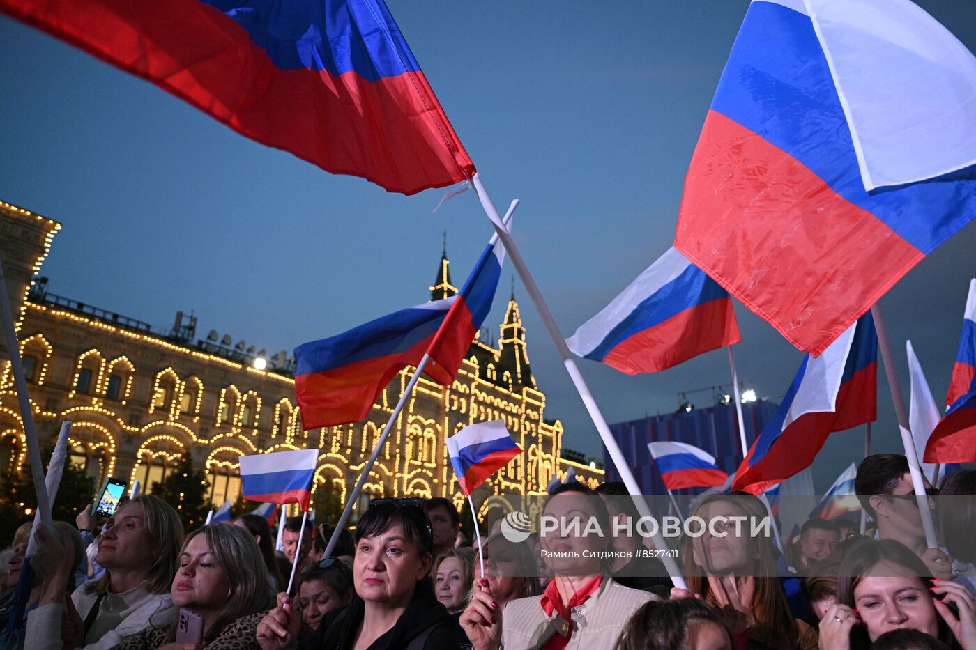 Праздничный концерт "Одна страна, одна семья, одна Россия!" на Красной площади