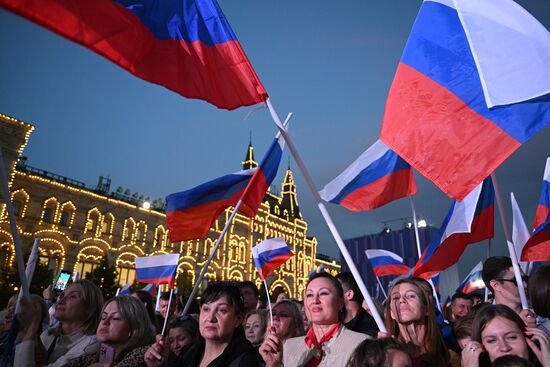 Праздничный концерт "Одна страна, одна семья, одна Россия!" на Красной площади