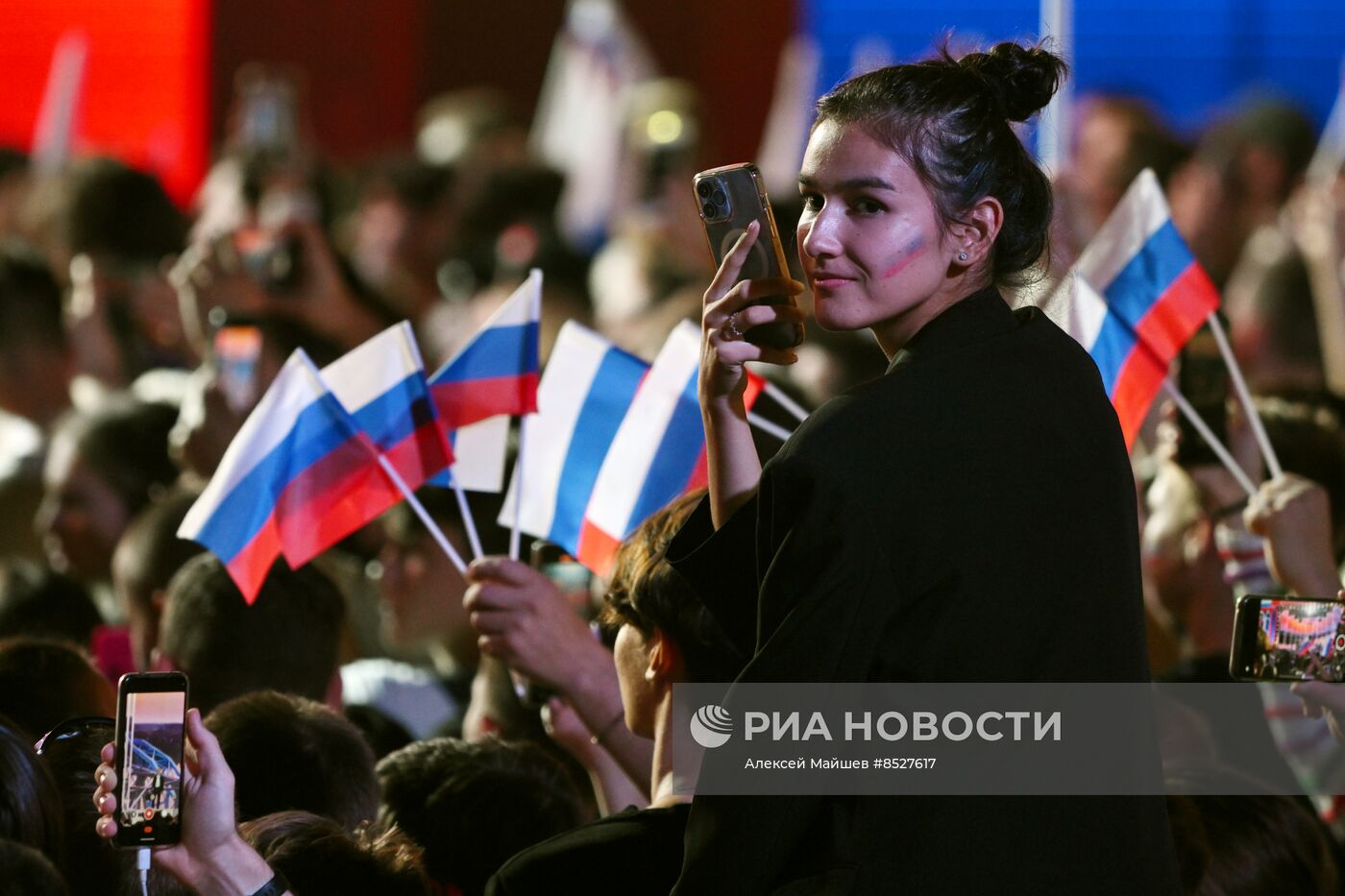 Праздничный концерт "Одна страна, одна семья, одна Россия!" на Красной площади