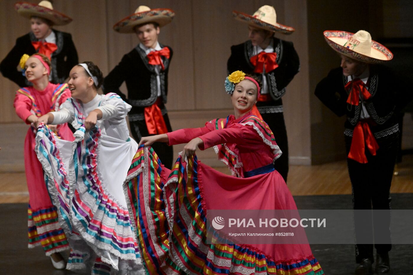 ХХ Международный фестиваль "Москва встречает друзей"