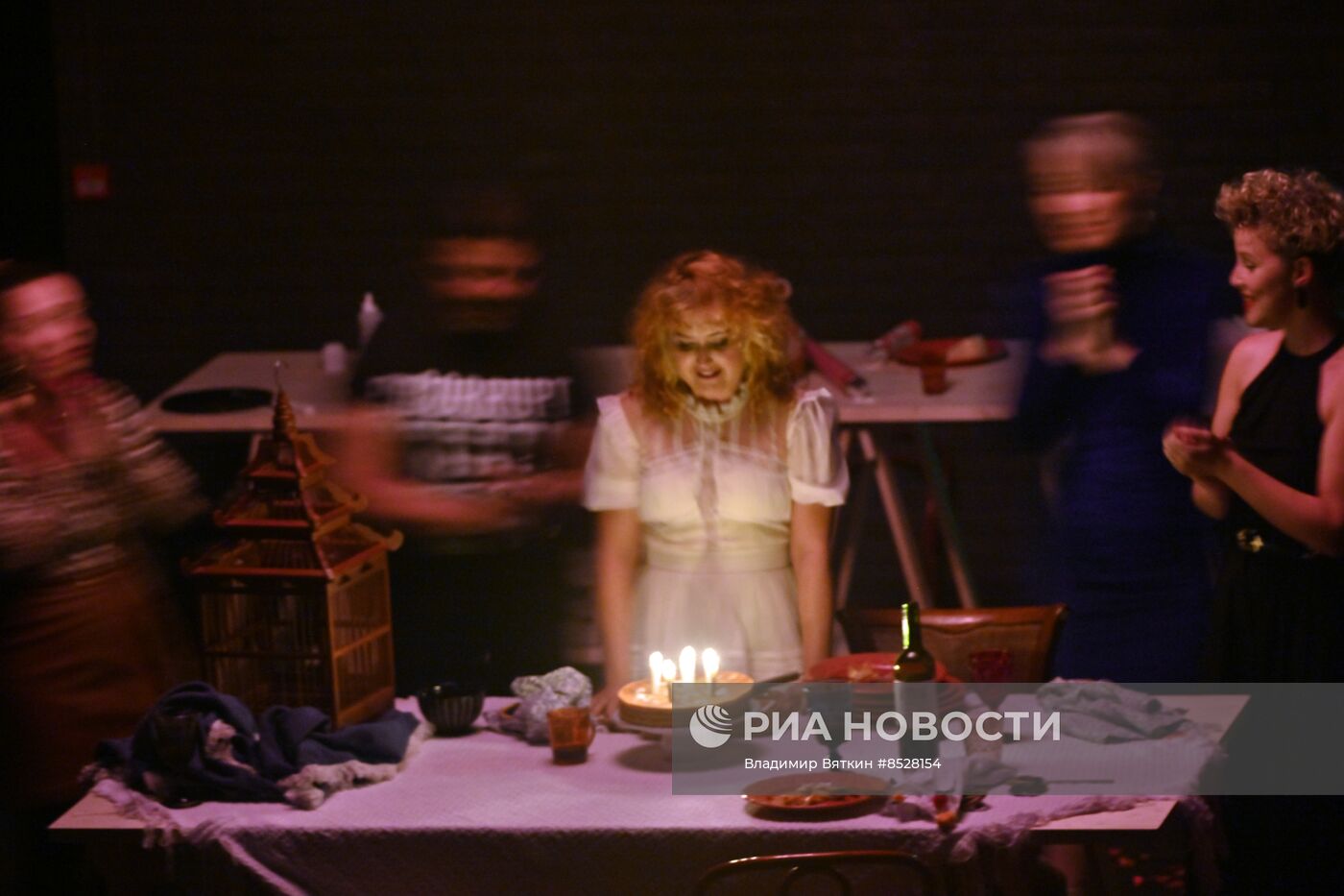 Спектакль "В Москву! Палимпсест" в рамках Театрального фестиваля им. А. П. Чехова