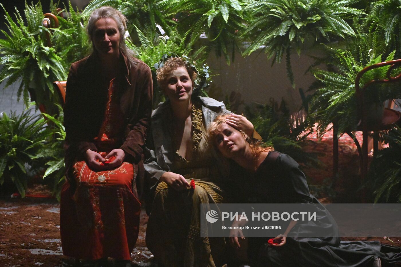 Спектакль "В Москву! Палимпсест" в рамках Театрального фестиваля им. А. П. Чехова