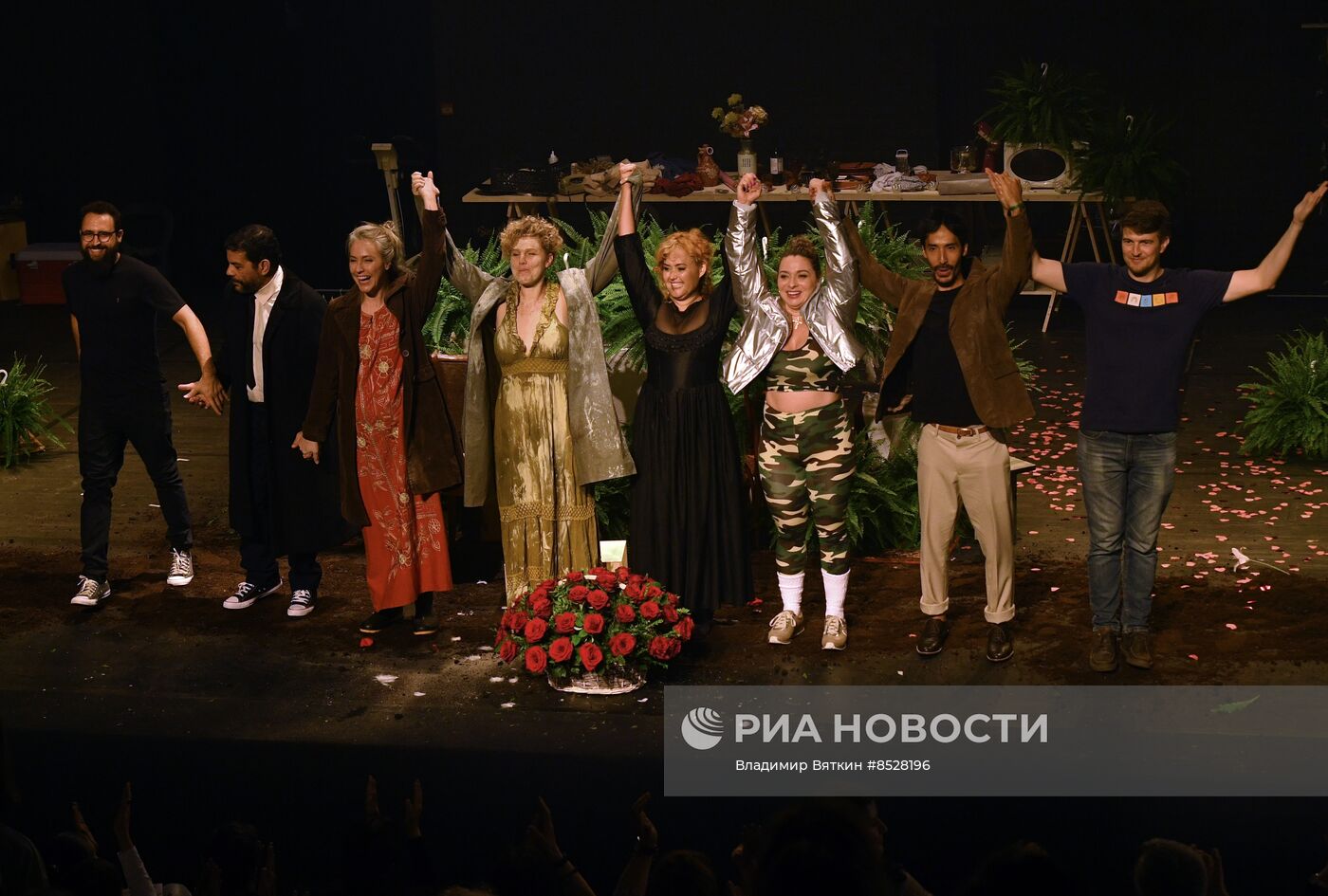 Спектакль "В Москву! Палимпсест" в рамках Театрального фестиваля им. А. П. Чехова