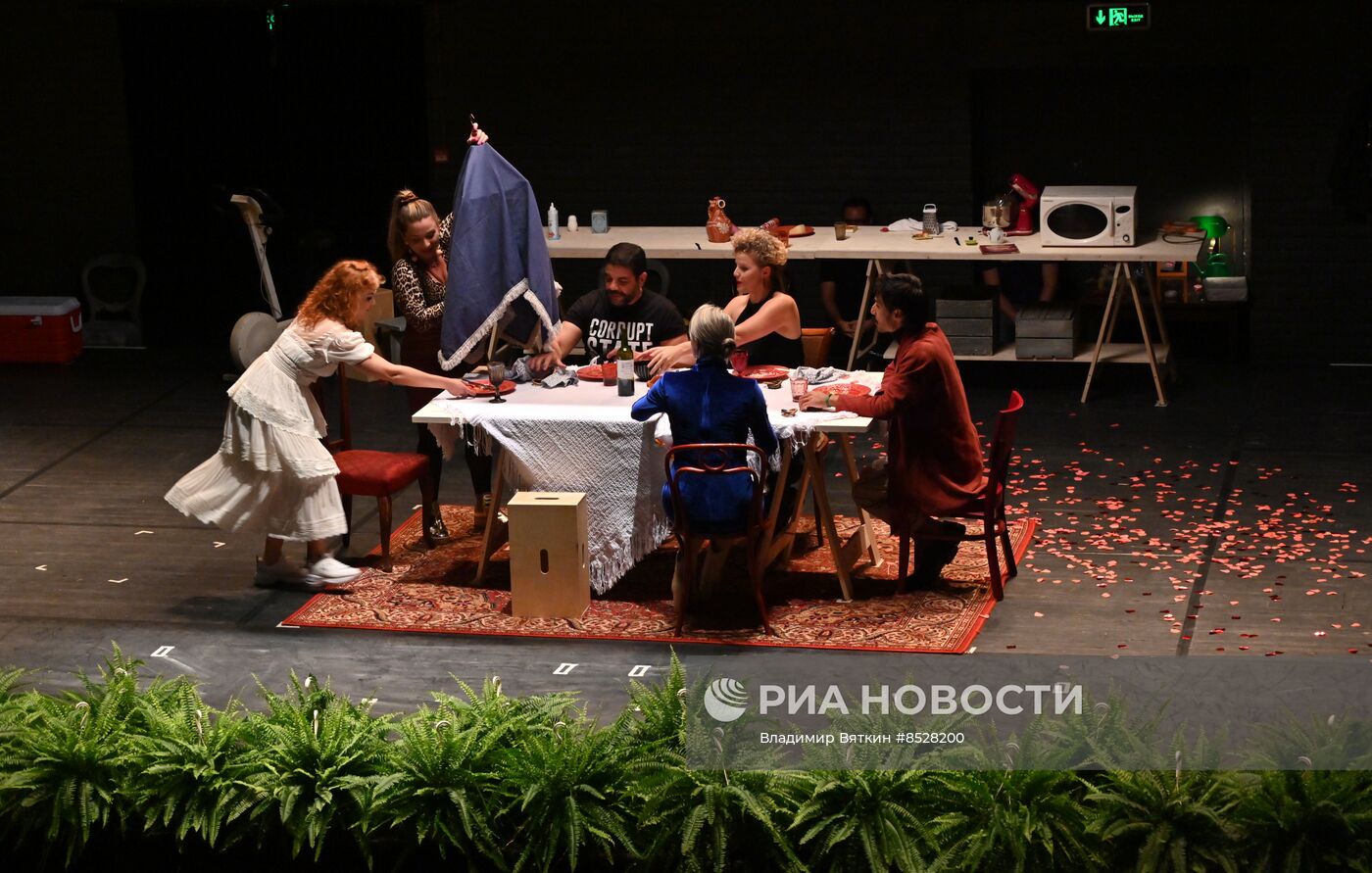 Спектакль "В Москву! Палимпсест" в рамках Театрального фестиваля им. А. П. Чехова