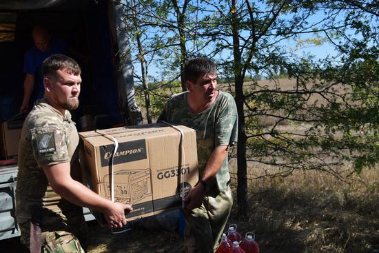 Передача гуманитарной помощи от жителей Новороссийска бойцам 108 гвардейского десантно-штурмового полка в Запорожской области