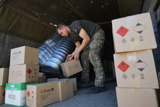 Передача гуманитарной помощи от жителей Новороссийска бойцам 108 гвардейского десантно-штурмового полка в Запорожской области