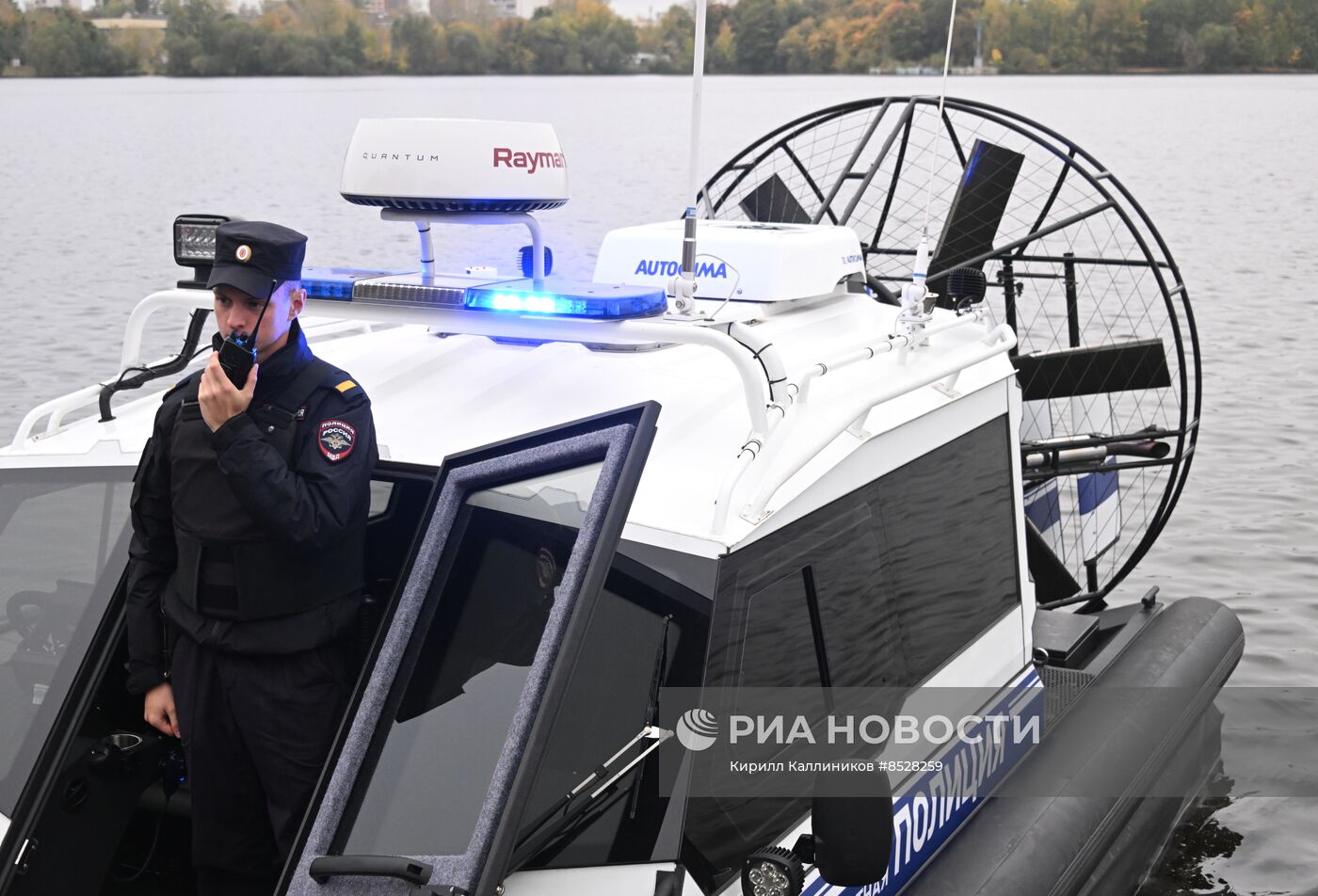 Передача Мосгортрансом аэролодки ЛО МВД России на водном транспорте
