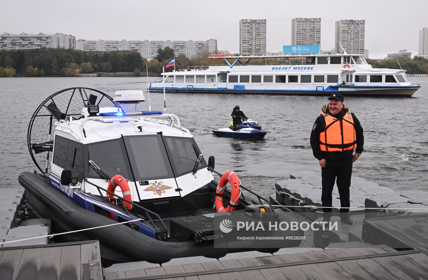 Передача Мосгортрансом аэролодки ЛО МВД России на водном транспорте