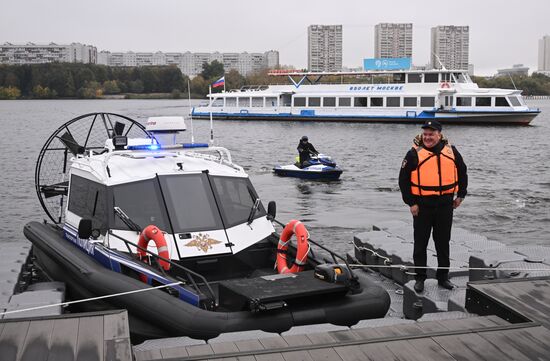 Передача Мосгортрансом аэролодки ЛО МВД России на водном транспорте