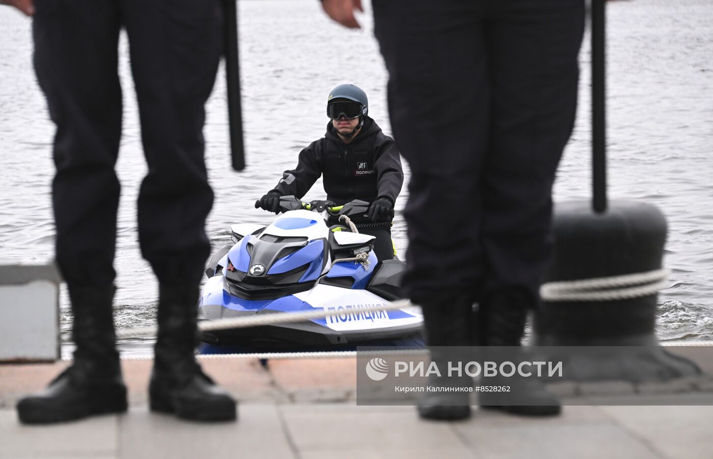 Передача Мосгортрансом аэролодки ЛО МВД России на водном транспорте