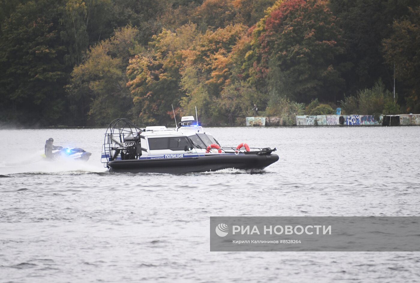 Передача Мосгортрансом аэролодки ЛО МВД России на водном транспорте