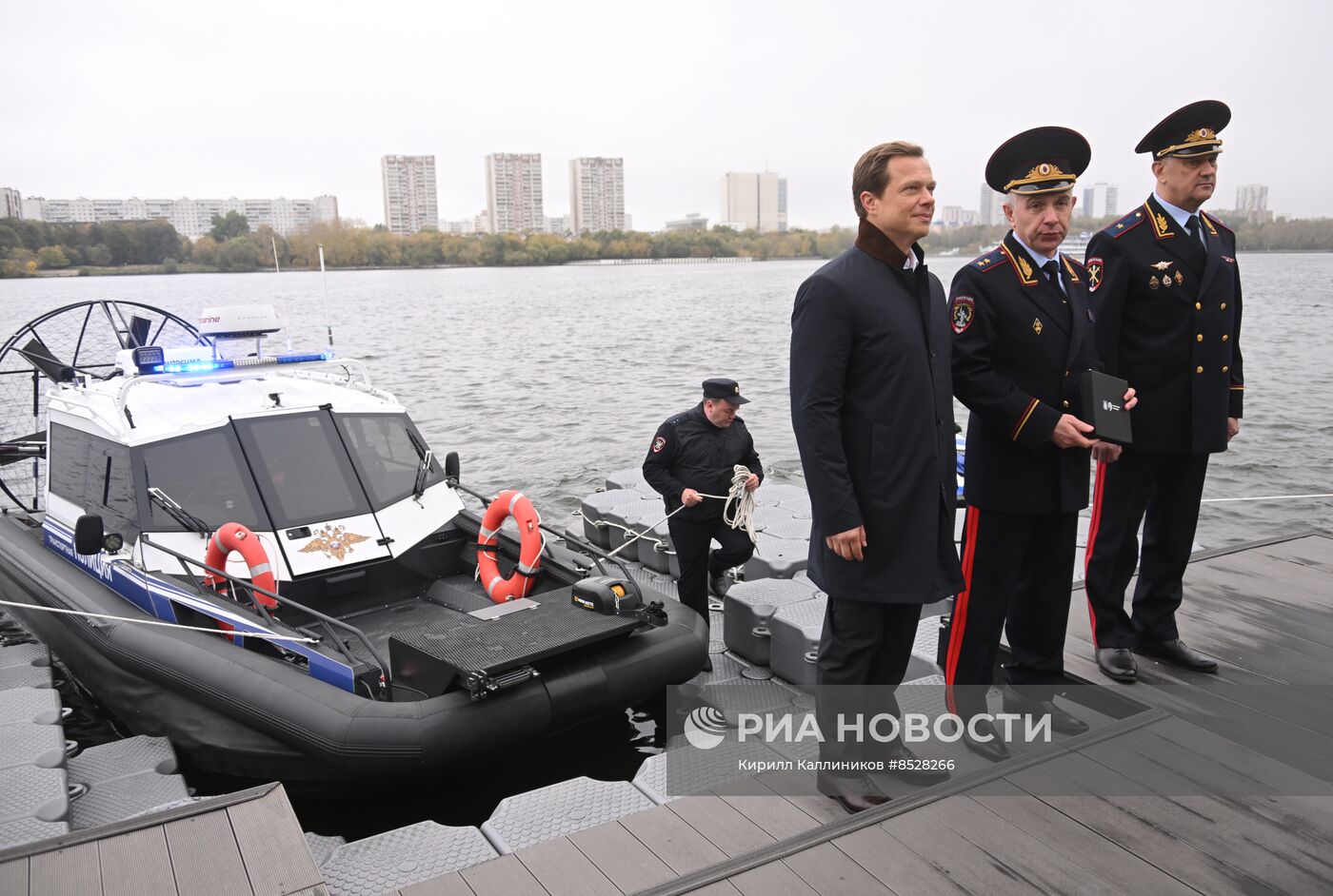 Передача Мосгортрансом аэролодки ЛО МВД России на водном транспорте