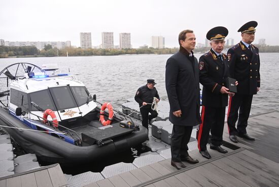 Передача Мосгортрансом аэролодки ЛО МВД России на водном транспорте