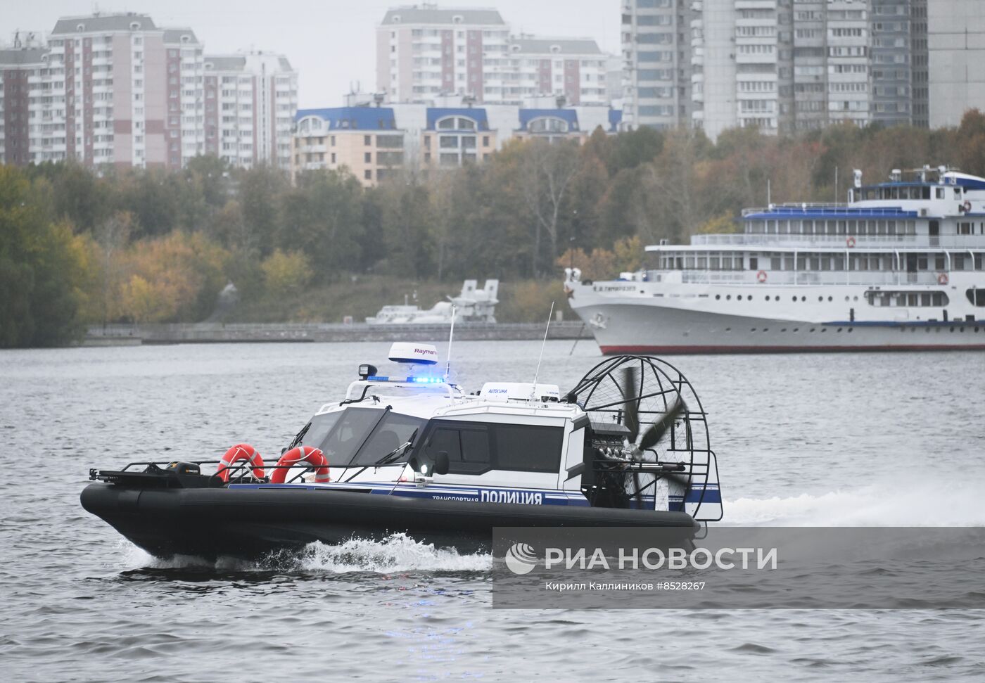 Передача Мосгортрансом аэролодки ЛО МВД России на водном транспорте