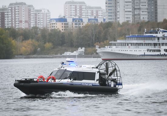 Передача Мосгортрансом аэролодки ЛО МВД России на водном транспорте