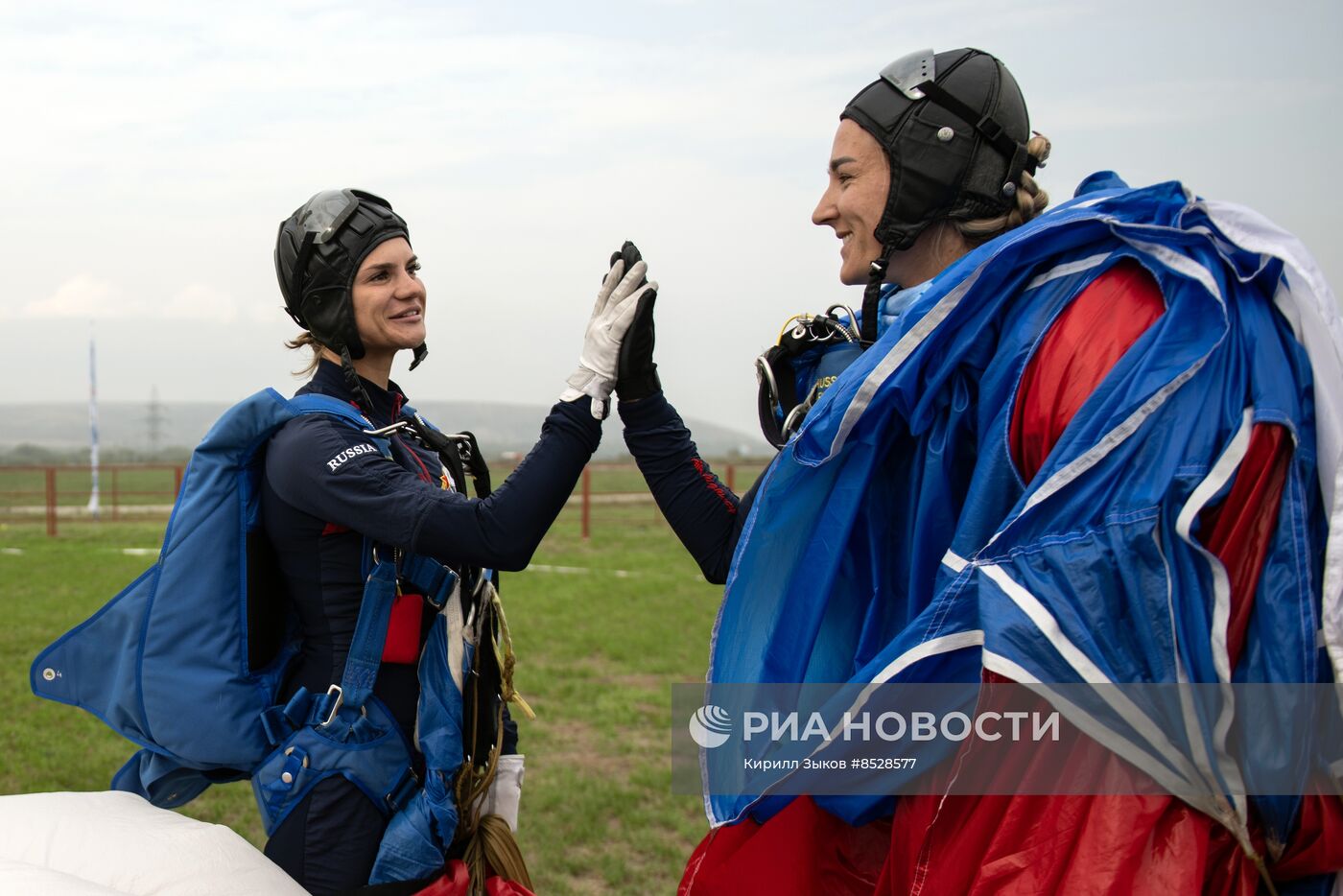 Церемония открытия финала Кубка России и международных соревнований по парашютному спорту в Гудермесе