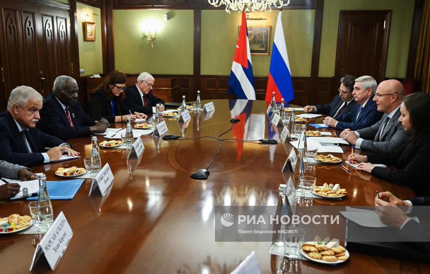 Встреча вице-премьера РФ Д. Чернышенко и председателя Национальной ассамблеи народной власти Кубы Х. Э. Ласо Эрнандеса