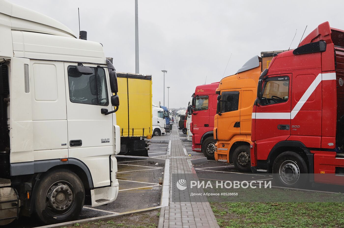 Очередь из большегрузов в Северной Осетии