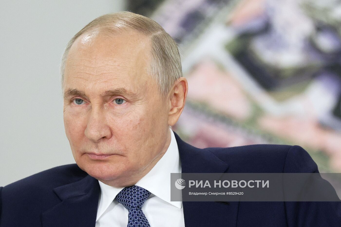 Президент РФ В. Путин посетил президентский лицей в "Сириусе"