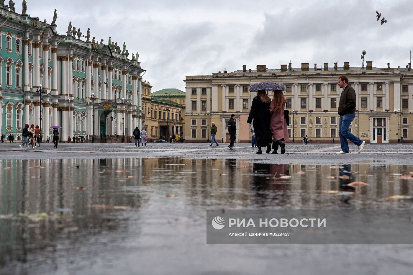 Штормовое предупреждение объявлено в Санкт-Петербурге