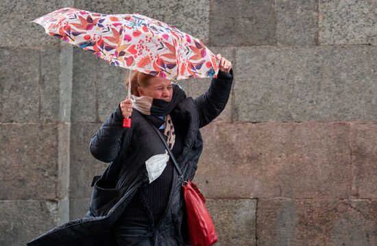 Штормовое предупреждение объявлено в Санкт-Петербурге