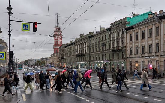 Штормовое предупреждение объявлено в Санкт-Петербурге