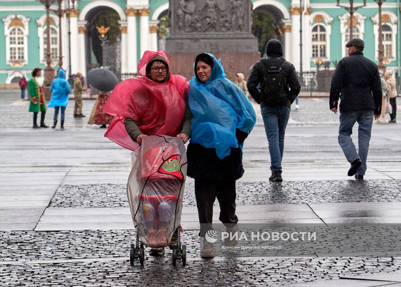 Штормовое предупреждение объявлено в Санкт-Петербурге