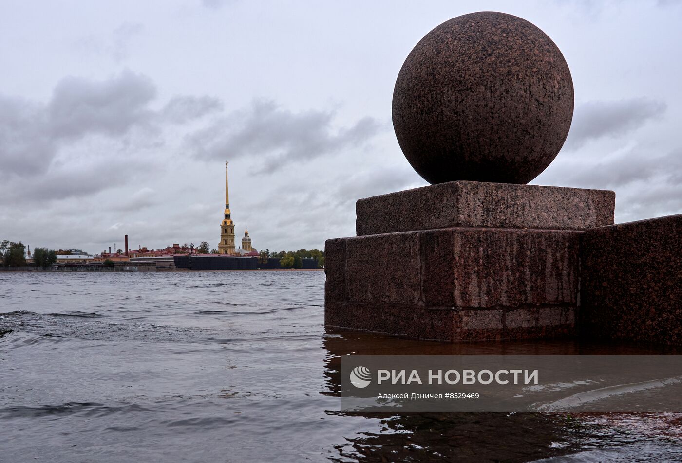 Штормовое предупреждение объявлено в Санкт-Петербурге